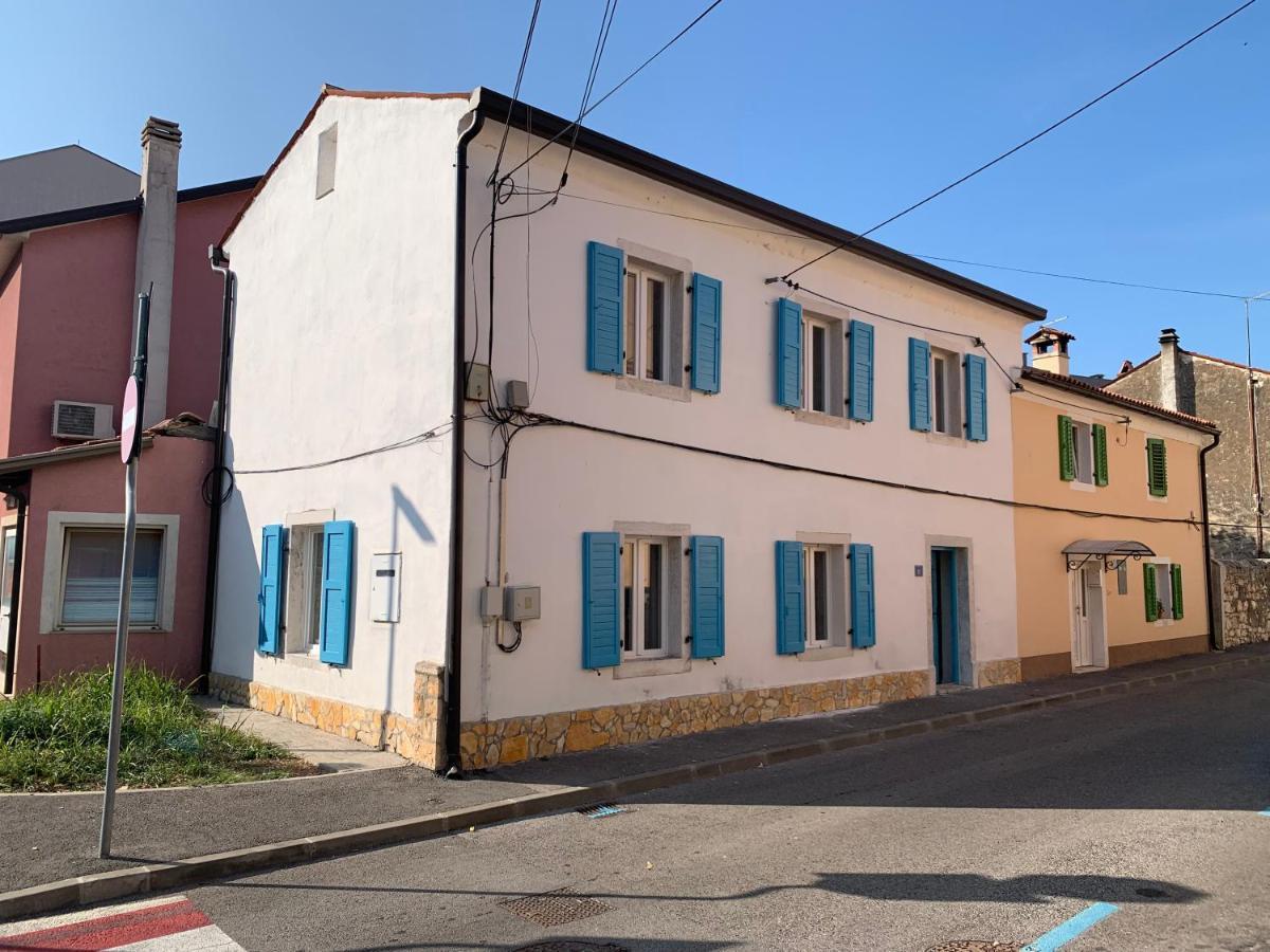Center House With Apartments Umag Exterior foto