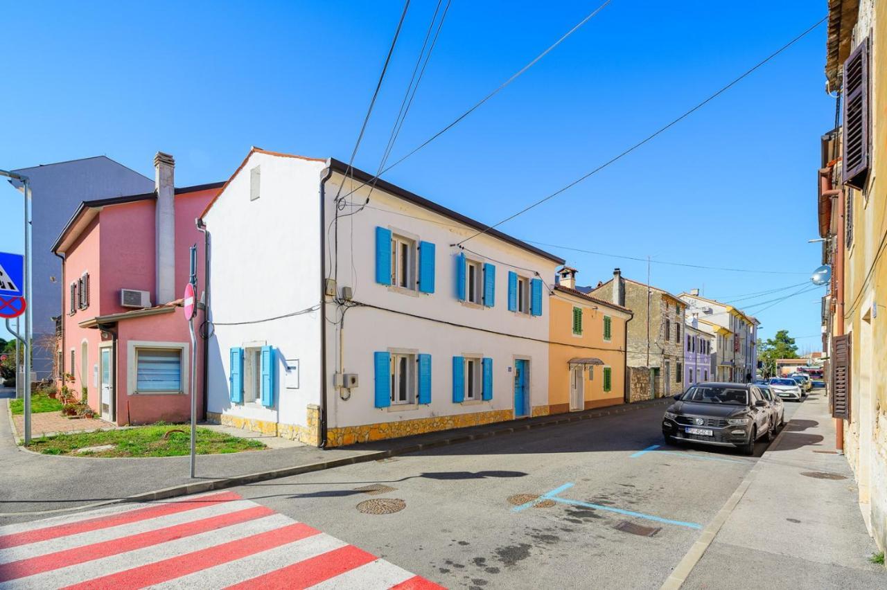 Center House With Apartments Umag Exterior foto