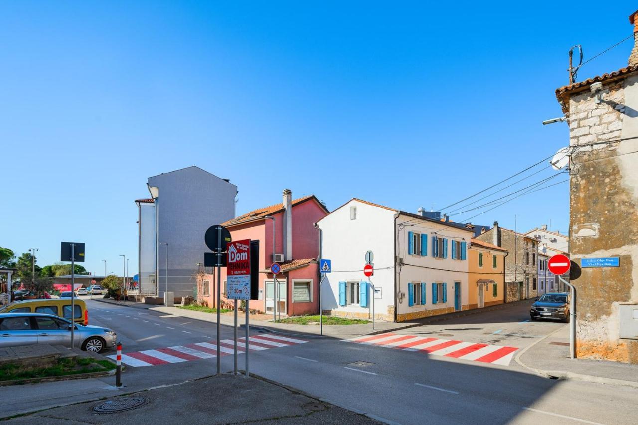 Center House With Apartments Umag Exterior foto
