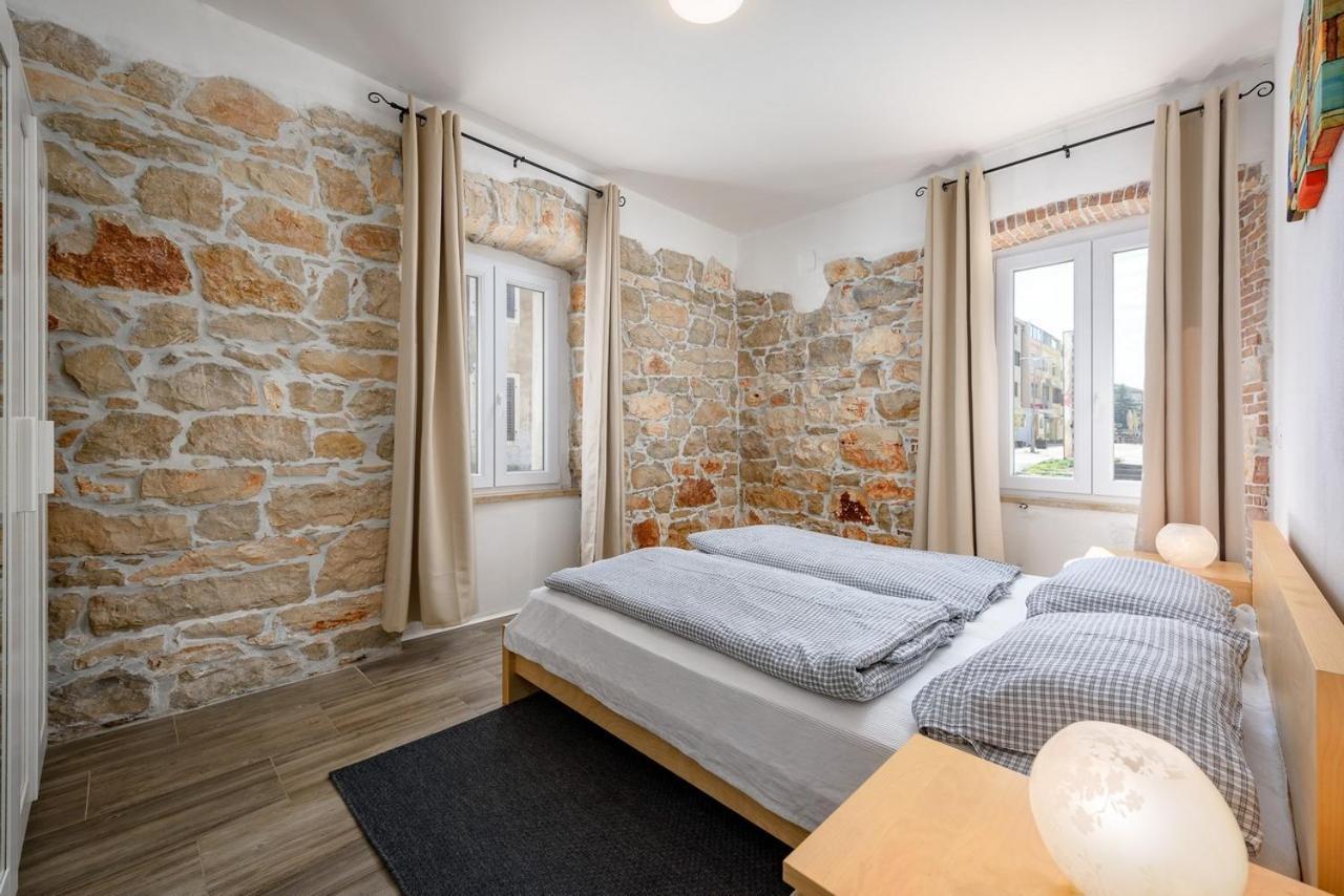 Center House With Apartments Umag Exterior foto