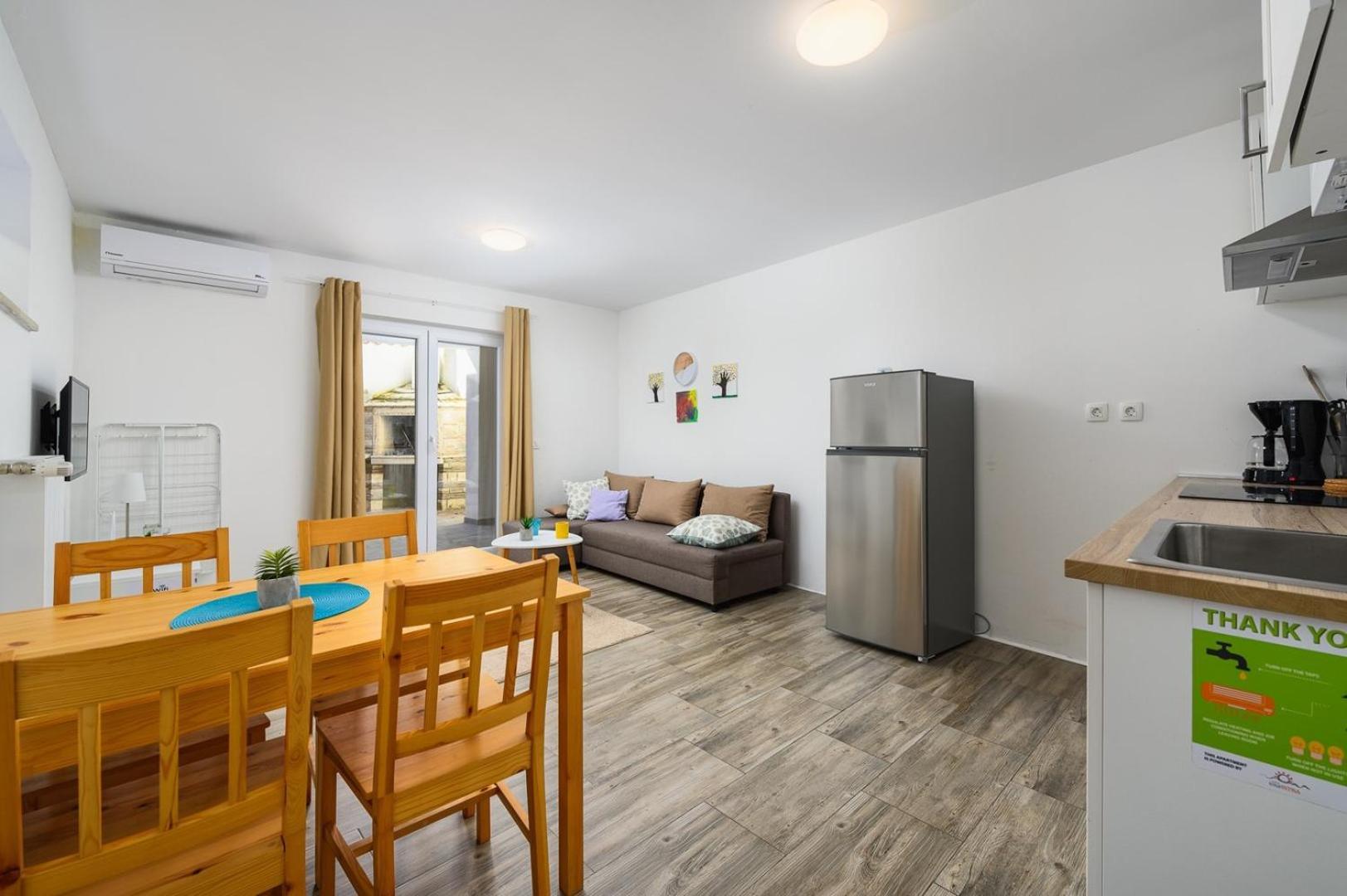 Center House With Apartments Umag Exterior foto