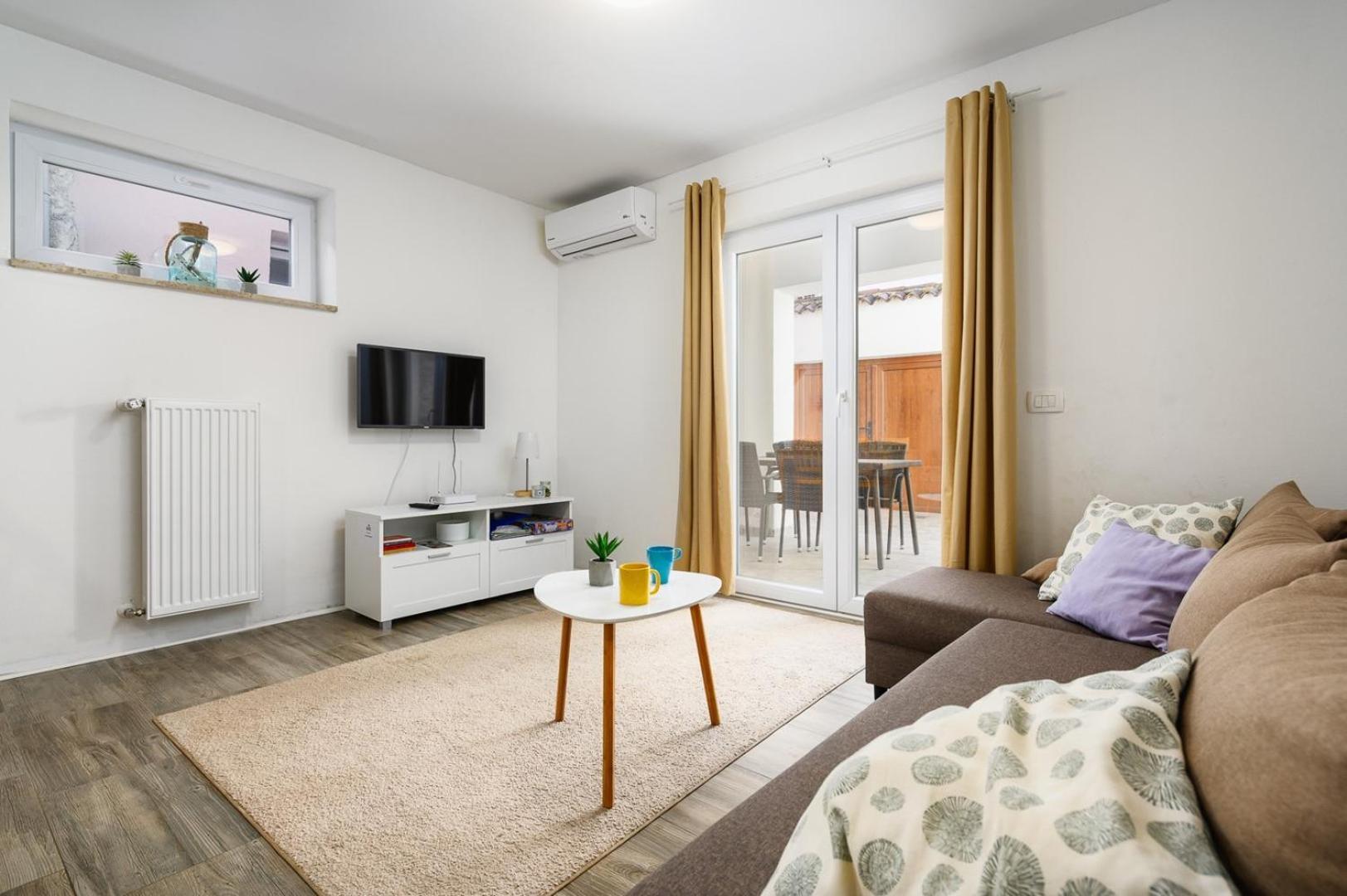 Center House With Apartments Umag Exterior foto